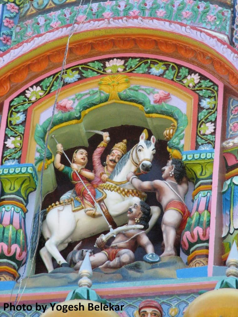 मंदिरावरील शिल्पकाम