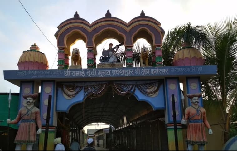 मंदिराचे प्रवेशद्वार